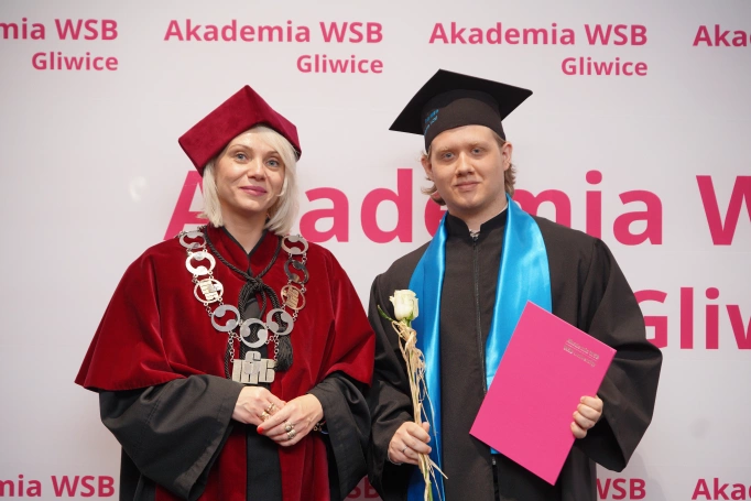 Zdjęcie nr 11 z galerii Uroczyste wręczenie dyplom&oacute;w absolwentom Akademii WSB w Gliwicach