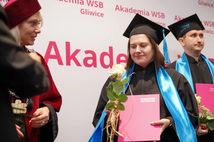 Zdjęcie nr 29 z galerii Uroczyste wręczenie dyplom&oacute;w absolwentom Akademii WSB w Gliwicach