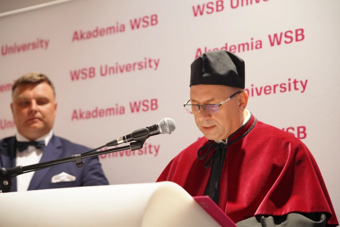 Zdjęcie nr 4 z galerii Uroczyste wręczenie dyplom&oacute;w absolwentom Akademii WSB w Gliwicach