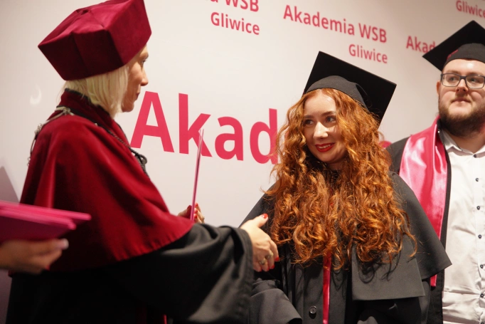 Zdjęcie nr 55 z galerii Uroczyste wręczenie dyplom&oacute;w absolwentom Akademii WSB w Gliwicach