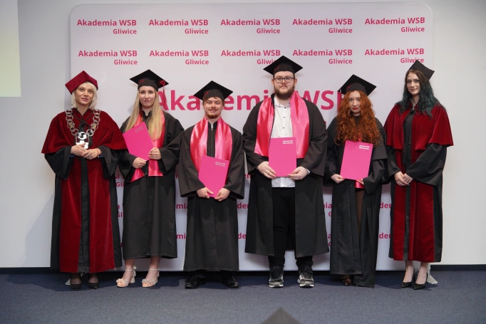 Zdjęcie nr 59 z galerii Uroczyste wręczenie dyplom&oacute;w absolwentom Akademii WSB w Gliwicach