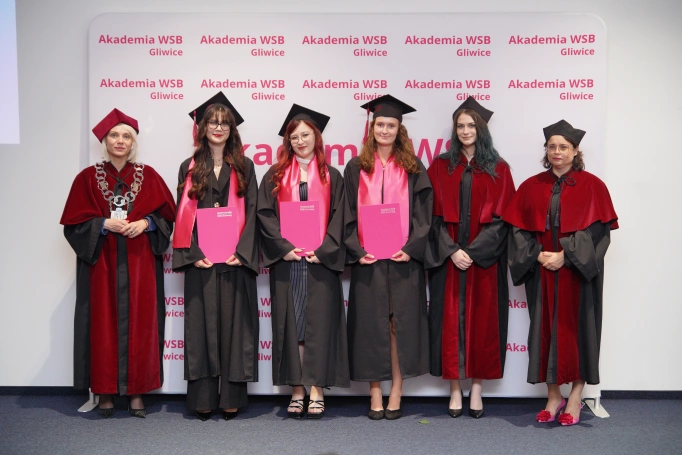 Zdjęcie nr 63 z galerii Uroczyste wręczenie dyplom&oacute;w absolwentom Akademii WSB w Gliwicach