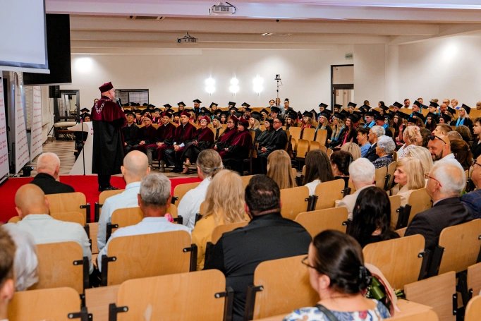 Zdjęcie nr 17 z galerii Gala Wręczenia Dyplom&oacute;w Absolwentom Collegium Medicum - Wydziału Medycznego Akademii WSB 