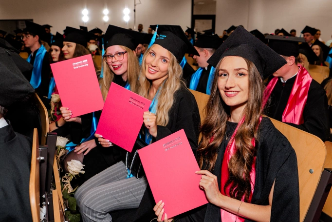 Zdjęcie nr 35 z galerii Gala Wręczenia Dyplom&oacute;w Absolwentom Collegium Medicum - Wydziału Medycznego Akademii WSB 