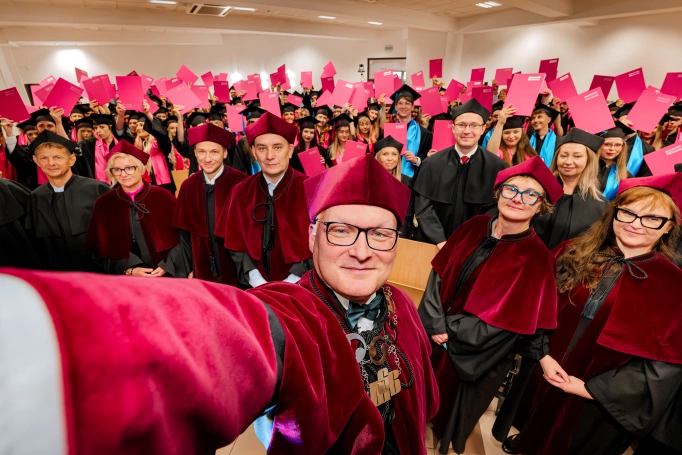 Zdjęcie nr 72 z galerii Gala Wręczenia Dyplom&oacute;w Absolwentom Collegium Medicum - Wydziału Medycznego Akademii WSB 