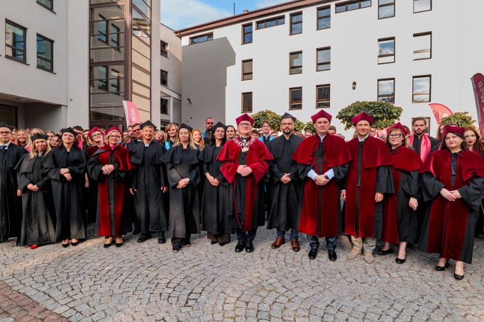 Zdjęcie nr 45 z galerii Gala Wręczenia Dyplom&oacute;w Absolwentom Collegium Medicum - Wydziału Medycznego Akademii WSB 