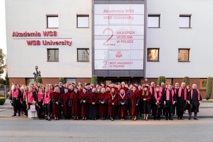 Zdjęcie nr 83 z galerii Absolwenci studi&oacute;w I stopnia Akademii WSB świętowali zakończenie nauki