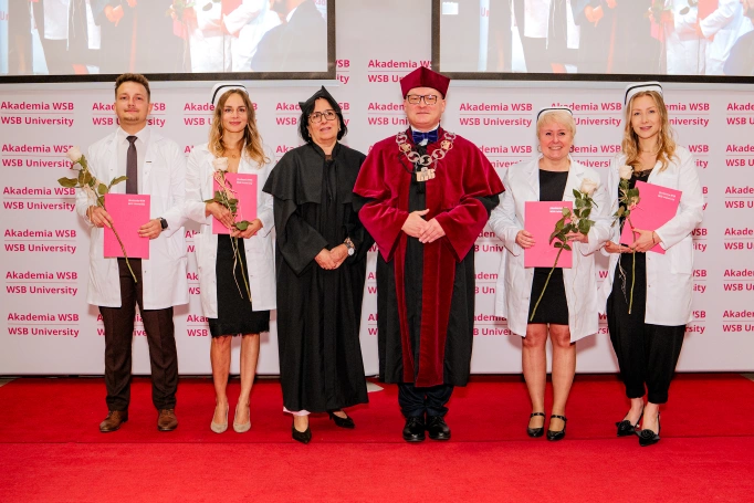 Zdjęcie nr 14 z galerii Diplomas, the Capping Ceremony, and the Professional Oath: WSB University Nursing Graduates Celebrate the Completion of Their Studies
