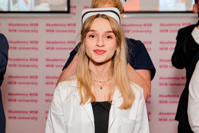 Zdjęcie nr 5 z galerii Diplomas, the Capping Ceremony, and the Professional Oath: WSB University Nursing Graduates Celebrate the Completion of Their Studies