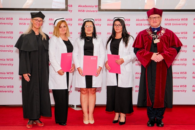 Zdjęcie nr 6 z galerii Diplomas, the Capping Ceremony, and the Professional Oath: WSB University Nursing Graduates Celebrate the Completion of Their Studies