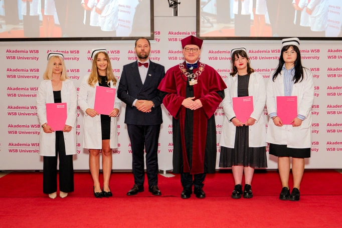 Zdjęcie nr 1 z galerii Diplomas, the Capping Ceremony, and the Professional Oath
