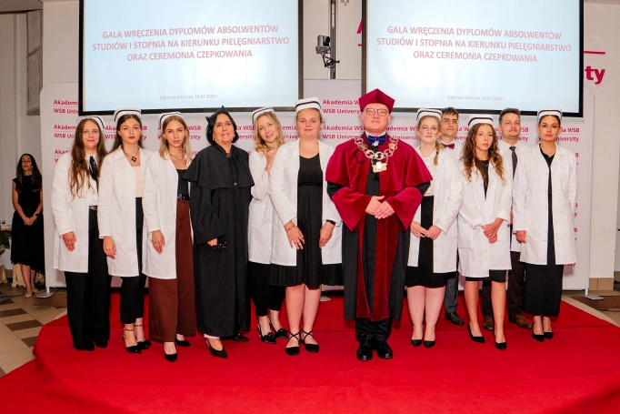 Zdjęcie nr 24 z galerii Diplomas, the Capping Ceremony, and the Professional Oath