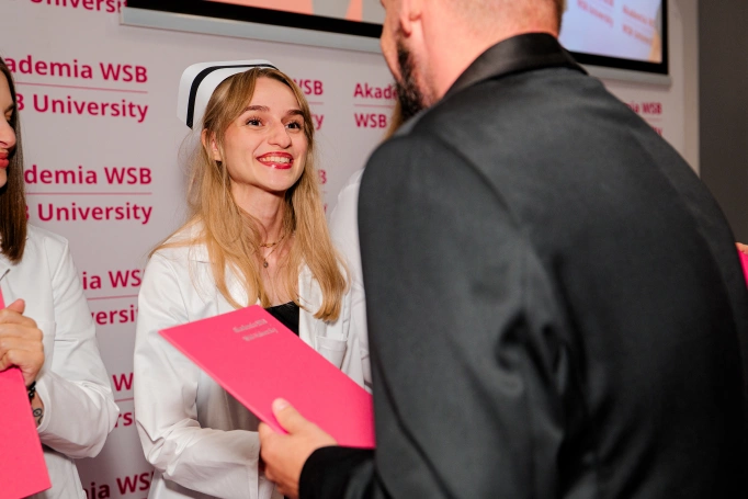 Zdjęcie nr 8 z galerii Diplomas, the Capping Ceremony, and the Professional Oath