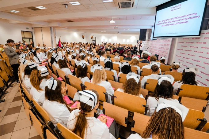 Zdjęcie nr 16 z galerii Diplomas, the Capping Ceremony, and the Professional Oath