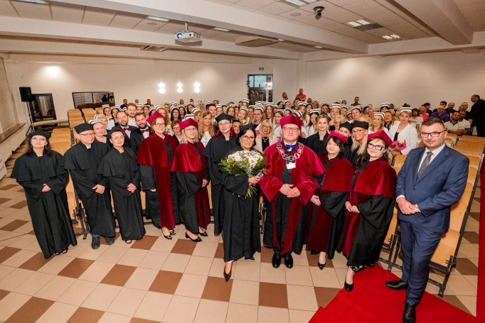 Zdjęcie nr 15 z galerii Diplomas, the Capping Ceremony, and the Professional Oath