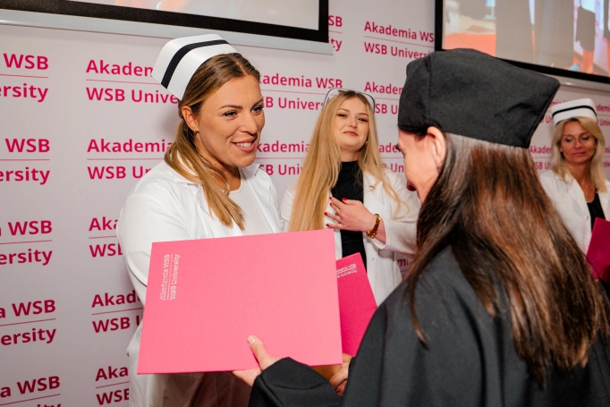 Zdjęcie nr 3 z galerii Diplomas, the Capping Ceremony, and the Professional Oath