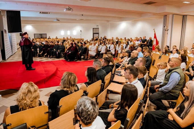 Zdjęcie nr 6 z galerii Diplomas, the Capping Ceremony, and the Professional Oath