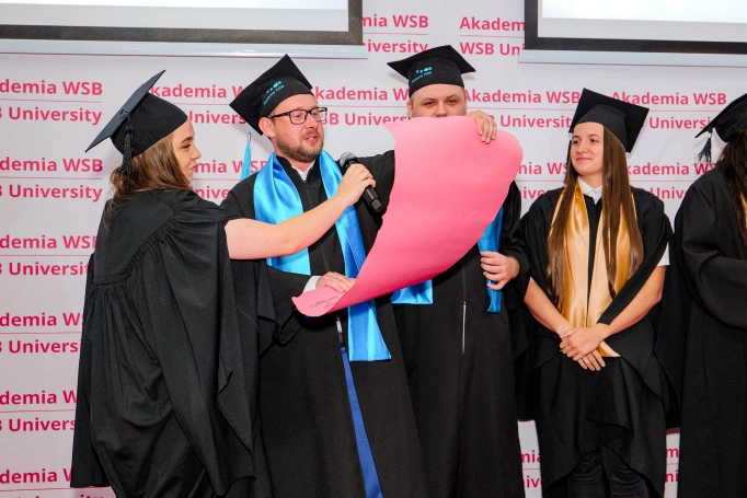 Zdjęcie nr 183 z galerii Uroczysty finał akademickiej drogi | Gala studi&oacute;w II stopnia i jednolitych magisterskich
