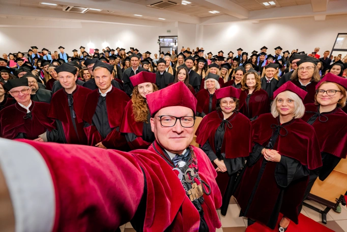 Zdjęcie nr 191 z galerii Uroczysty finał akademickiej drogi | Gala studi&oacute;w II stopnia i jednolitych magisterskich