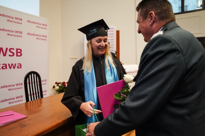 Zdjęcie nr 9 z galerii Warszawscy Absolwenci Akademii WSB odebrali dyplomy. Wyjątkowa gala zwieńczyła pierwszy rok działalności wydziału