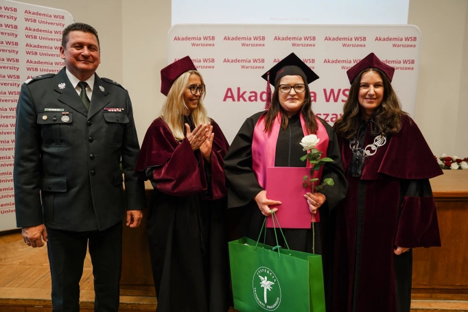 Zdjęcie nr 26 z galerii Warszawscy Absolwenci Akademii WSB odebrali dyplomy. Wyjątkowa gala zwieńczyła pierwszy rok działalności wydziału