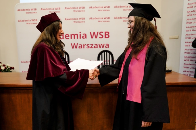 Zdjęcie nr 27 z galerii Warszawscy Absolwenci Akademii WSB odebrali dyplomy. Wyjątkowa gala zwieńczyła pierwszy rok działalności wydziału