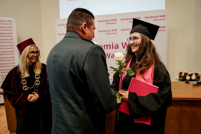 Zdjęcie nr 30 z galerii Warszawscy Absolwenci Akademii WSB odebrali dyplomy. Wyjątkowa gala zwieńczyła pierwszy rok działalności wydziału