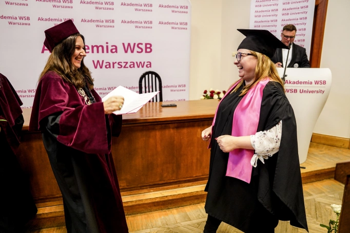 Zdjęcie nr 19 z galerii Warszawscy Absolwenci Akademii WSB odebrali dyplomy. Wyjątkowa gala zwieńczyła pierwszy rok działalności wydziału