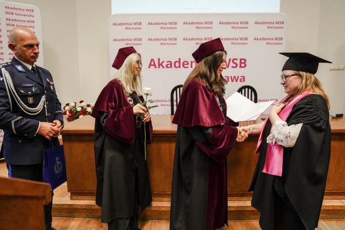 Zdjęcie nr 22 z galerii Warszawscy Absolwenci Akademii WSB odebrali dyplomy. Wyjątkowa gala zwieńczyła pierwszy rok działalności wydziału