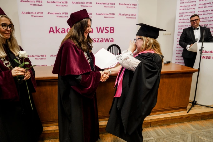 Zdjęcie nr 23 z galerii Warszawscy Absolwenci Akademii WSB odebrali dyplomy. Wyjątkowa gala zwieńczyła pierwszy rok działalności wydziału