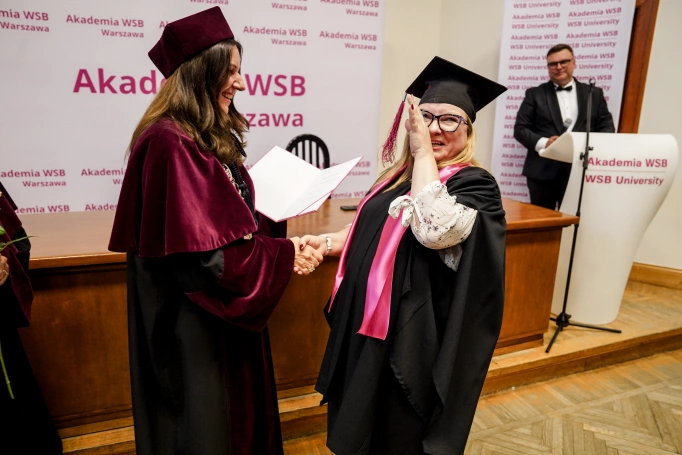 Zdjęcie nr 24 z galerii Warszawscy Absolwenci Akademii WSB odebrali dyplomy. Wyjątkowa gala zwieńczyła pierwszy rok działalności wydziału