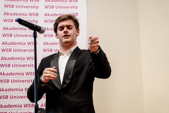 Zdjęcie nr 61 z galerii Warszawscy Absolwenci Akademii WSB odebrali dyplomy. Wyjątkowa gala zwieńczyła pierwszy rok działalności wydziału