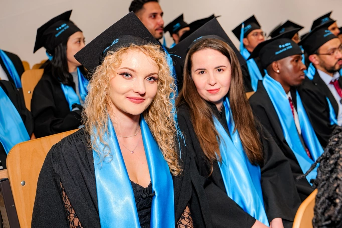 Zdjęcie nr 20 z galerii Uroczysty finał studi&oacute;w w Akademii WSB | Gala Student&oacute;w Zagranicznych