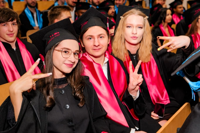 Zdjęcie nr 30 z galerii Uroczysty finał studi&oacute;w w Akademii WSB | Gala Student&oacute;w Zagranicznych