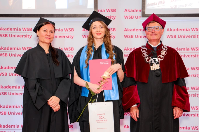 Zdjęcie nr 49 z galerii Uroczysty finał studi&oacute;w w Akademii WSB | Gala Student&oacute;w Zagranicznych