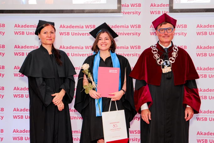 Zdjęcie nr 51 z galerii Uroczysty finał studi&oacute;w w Akademii WSB | Gala Student&oacute;w Zagranicznych