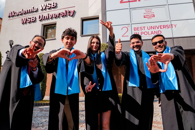 Zdjęcie nr 2 z galerii Uroczysty finał studi&oacute;w w Akademii WSB | Gala Student&oacute;w Zagranicznych