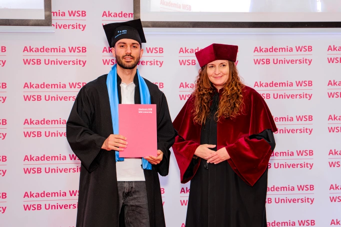 Zdjęcie nr 84 z galerii Uroczysty finał studi&oacute;w w Akademii WSB | Gala Student&oacute;w Zagranicznych