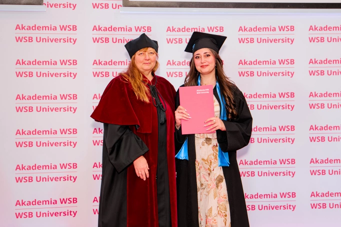 Zdjęcie nr 97 z galerii Uroczysty finał studi&oacute;w w Akademii WSB | Gala Student&oacute;w Zagranicznych