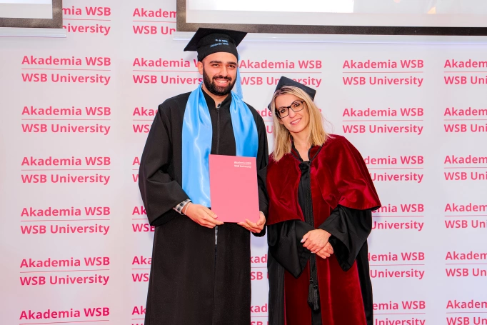 Zdjęcie nr 100 z galerii Uroczysty finał studi&oacute;w w Akademii WSB | Gala Student&oacute;w Zagranicznych