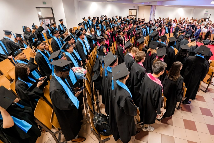 Zdjęcie nr 10 z galerii Uroczysty finał studi&oacute;w w Akademii WSB | Gala Student&oacute;w Zagranicznych