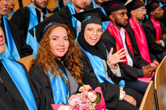 Zdjęcie nr 81 z galerii International Students Celebrate Their Graduation at WSB University