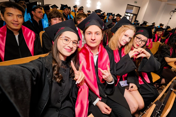 Zdjęcie nr 84 z galerii International Students Celebrate Their Graduation at WSB University