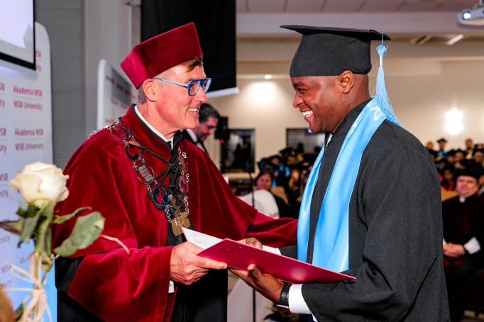 Zdjęcie nr 87 z galerii International Students Celebrate Their Graduation at WSB University