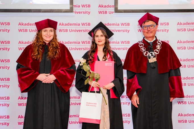 Zdjęcie nr 90 z galerii International Students Celebrate Their Graduation at WSB University