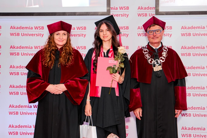 Zdjęcie nr 91 z galerii International Students Celebrate Their Graduation at WSB University