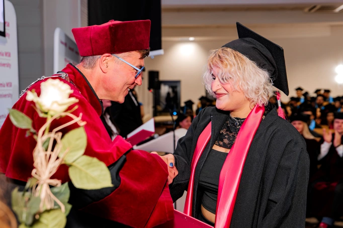 Zdjęcie nr 92 z galerii International Students Celebrate Their Graduation at WSB University