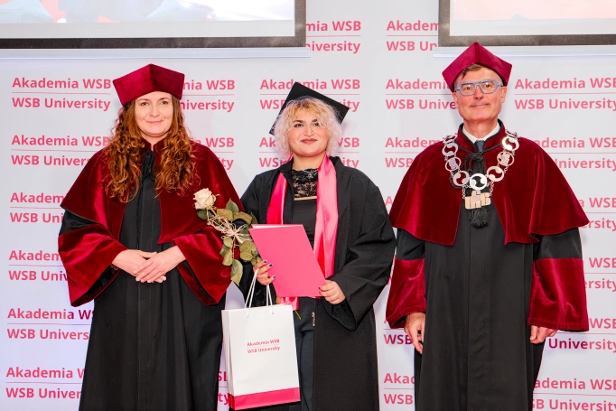 Zdjęcie nr 93 z galerii International Students Celebrate Their Graduation at WSB University