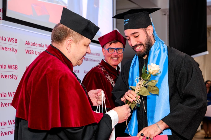 Zdjęcie nr 96 z galerii International Students Celebrate Their Graduation at WSB University