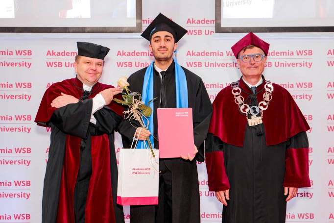 Zdjęcie nr 97 z galerii International Students Celebrate Their Graduation at WSB University